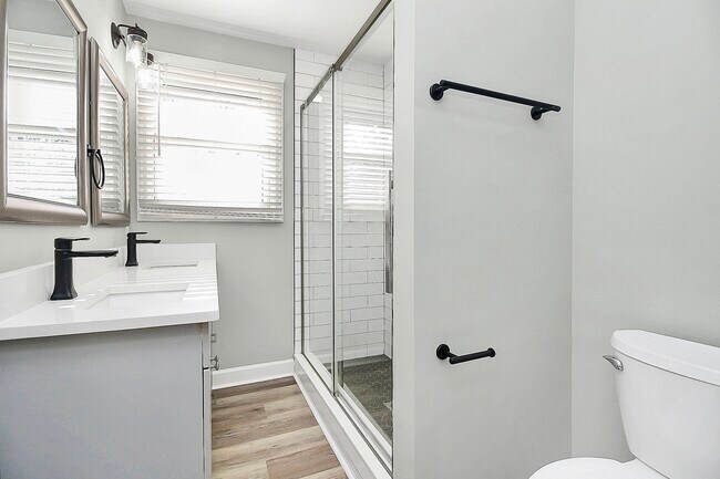 Building Photo - 2921 Ravencroft Dr