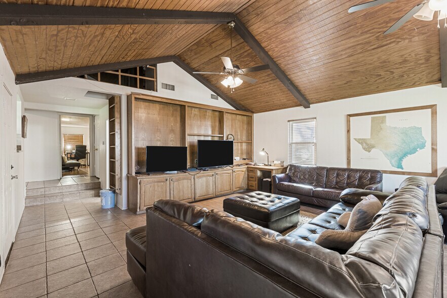 Building Photo - 3504 Corto Ave