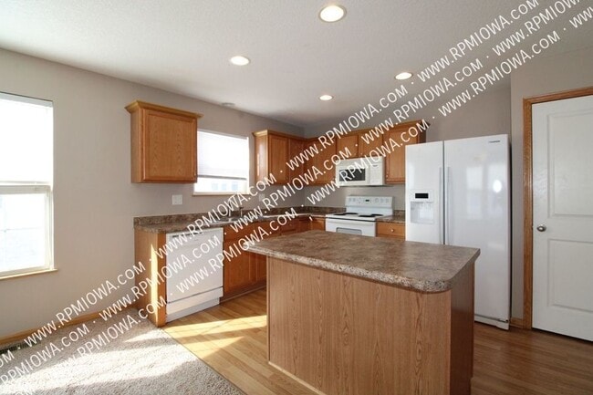 Building Photo - 3052 SW Arlan Ln