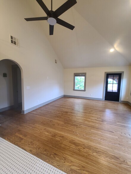Building Photo - 3309 N Walker Ave