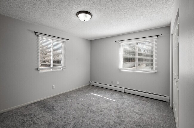 Building Photo - Rosco Apts-2720