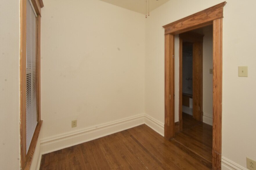 Building Photo - 1246 W Diversey Pky