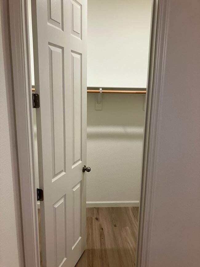 Building Photo - 1977 Apiary Wy