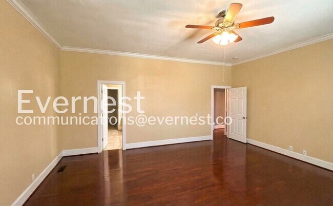 Building Photo - 2102 Vine St