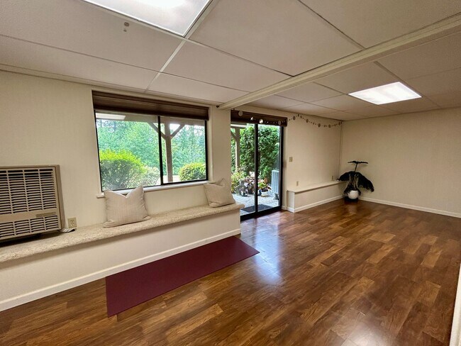 Building Photo - 3500 Ridgemont Way