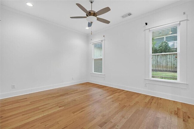 Building Photo - 523 Irwin St NE