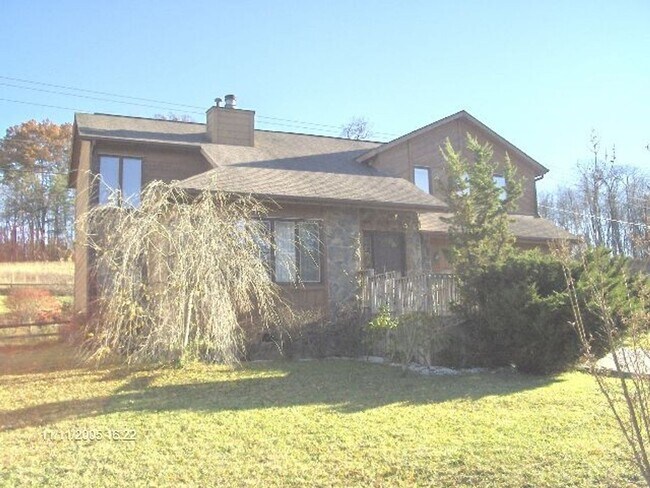 Primary Photo - 3 Bedroom 2.5 Half Bath Townhouse with 1 C...