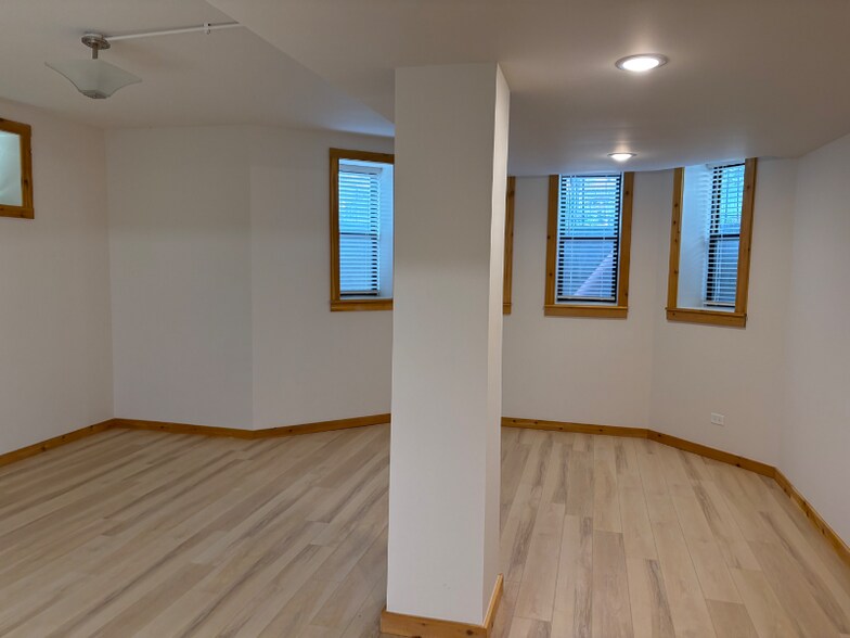 Building Photo - 4601 S Ellis Ave