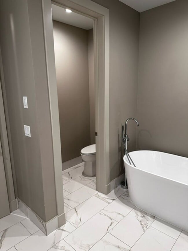 Building Photo - Black Bull Trail One Bedroom One Bathroom Space Available!