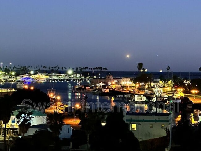 Building Photo - 1131 S Beacon St