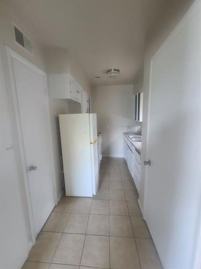 Building Photo - 1 Bed Duplex
