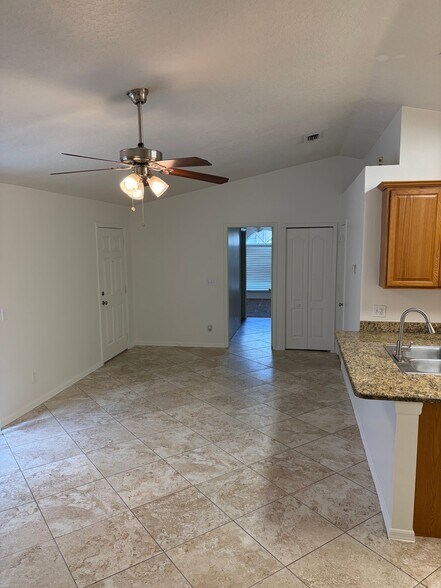 Building Photo - 4401 Longshore Dr