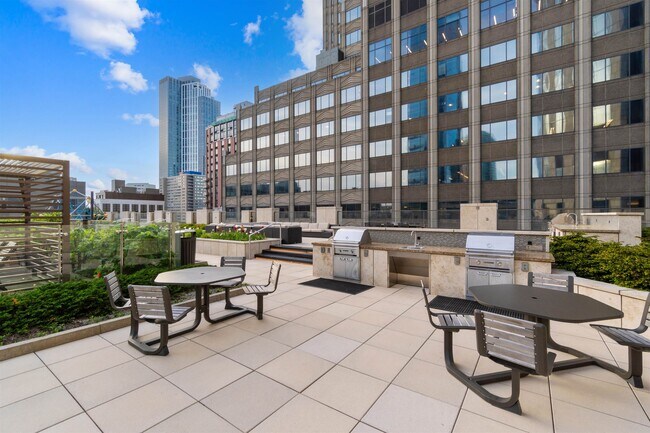 Building Photo - 99 Hudson St