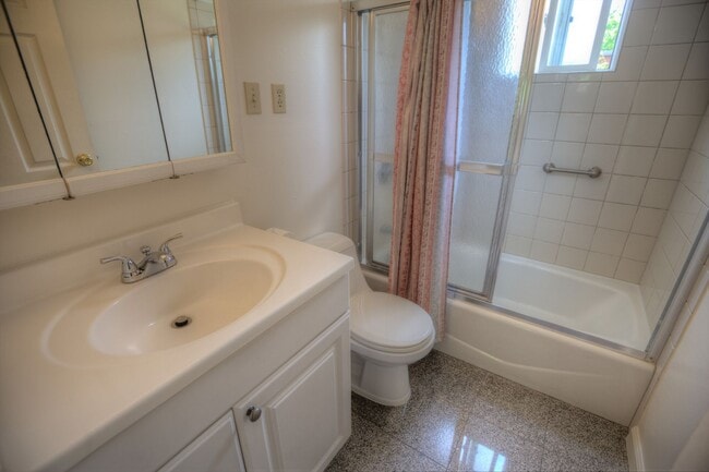 Building Photo - Spacious 3 bed/2bath home in Southgate Hay...