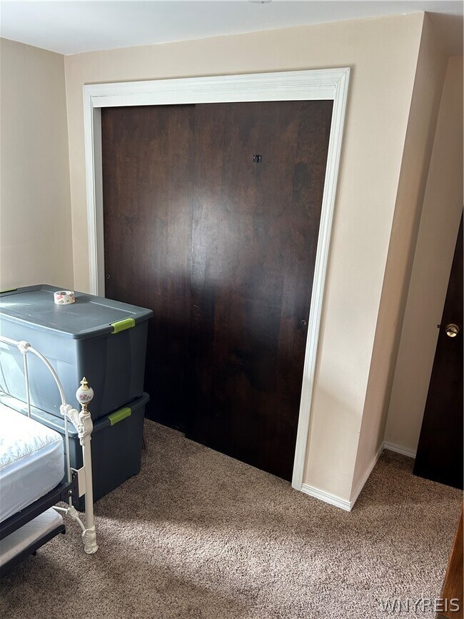 Building Photo - 307 Cayuga Rd