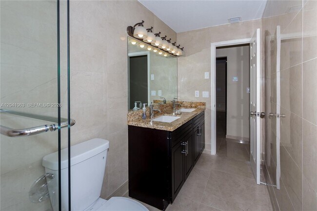 Building Photo - 16641 Royal Poinciana Dr