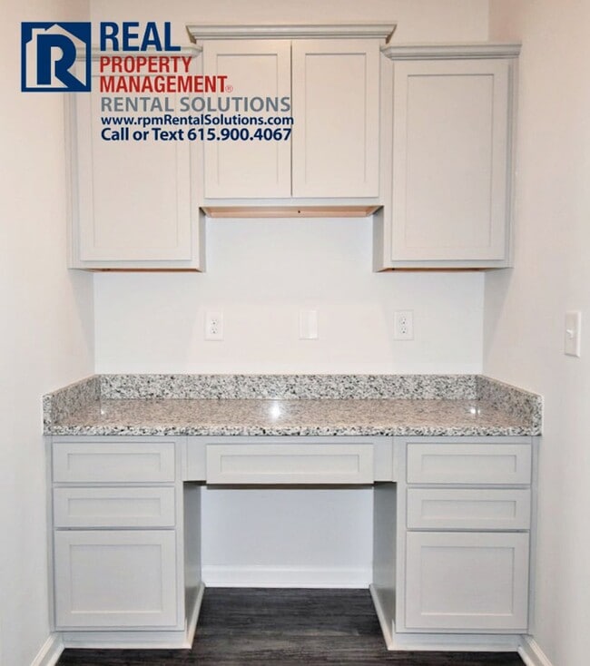 Building Photo - Amazing 3BR/2.5BA Mboro townhome 1mi from I-24! Triple Blackman Schools!