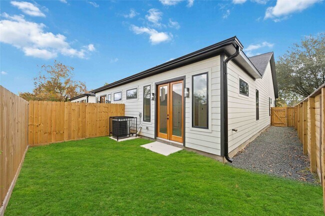 Building Photo - 8110 Brandon St