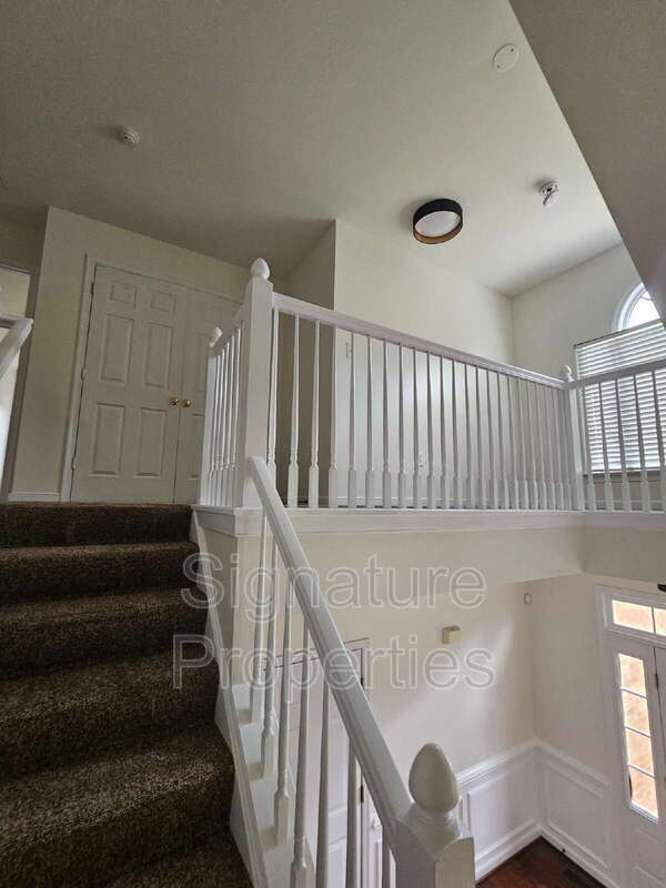 Building Photo - 5600 Barnsley Pl