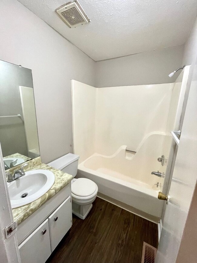 Building Photo - 00401