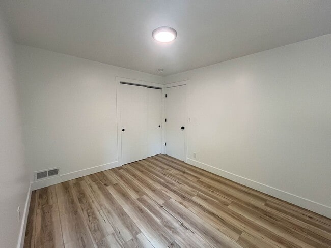 Building Photo - Charming NE Portland Apartment Near Parks, Shops & Transit