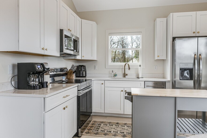 Building Photo - 108 Remi Ln