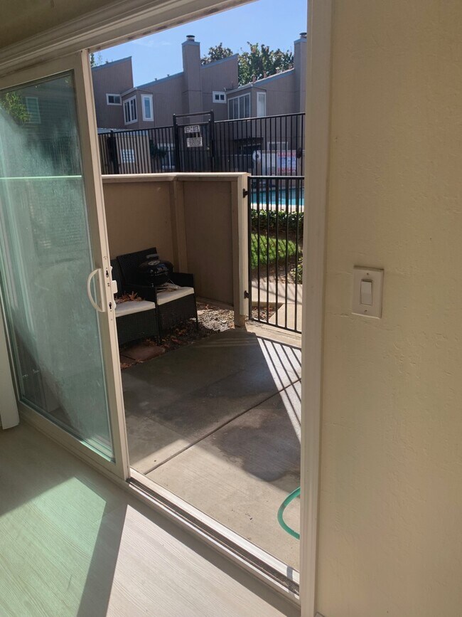 Building Photo - 3901 Clayton Rd