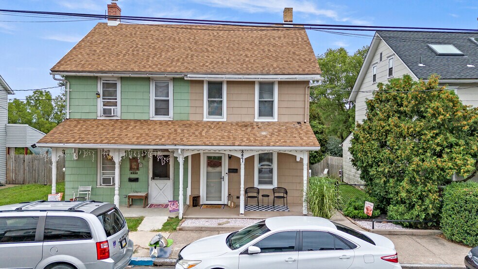 Primary Photo - 2221 N 1st Ave