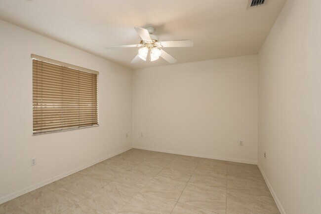 Building Photo - 4145 SW 84th Ct