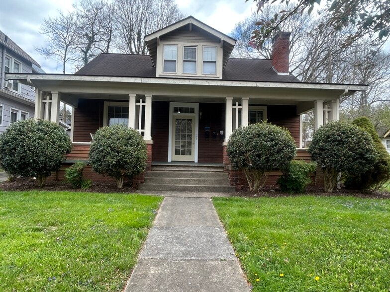 Building Photo - 405 W Pine St