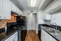 Building Photo - The Park at Lake Como