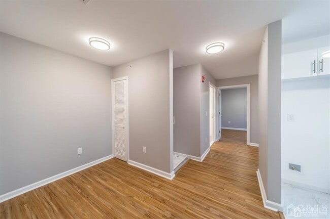 Building Photo - 875 Port Reading Ave