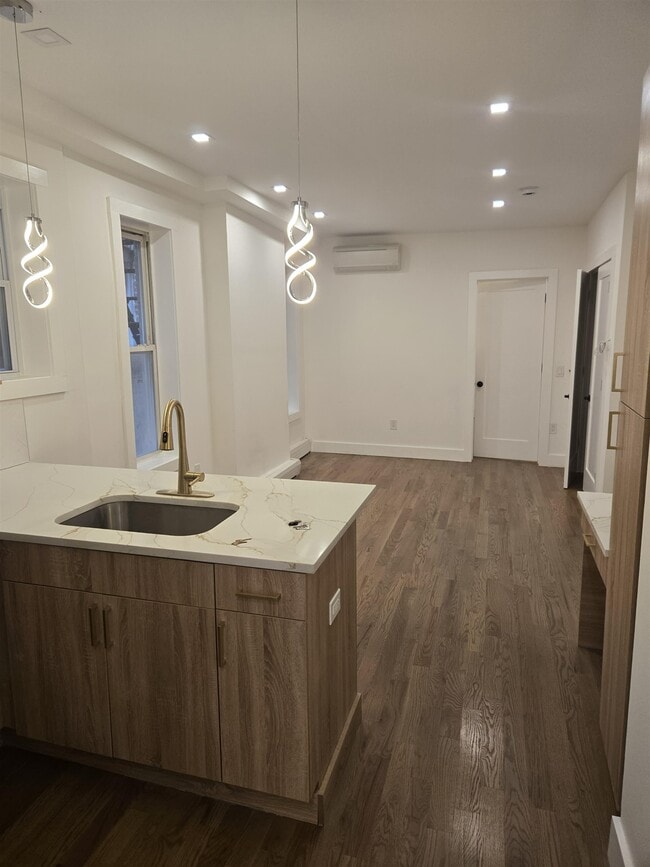 Building Photo - 232 Van Horne St