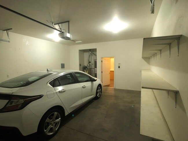 Building Photo - North Grand Junction: 2 bed 2 bath 2 car g...