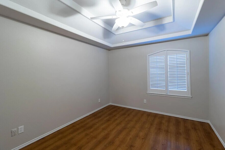 Building Photo - 7105 N 5th St