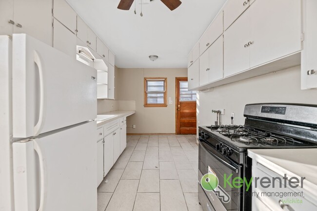 Building Photo - MOVE-IN SPECIAL – $625 off 1st Month Rent!...