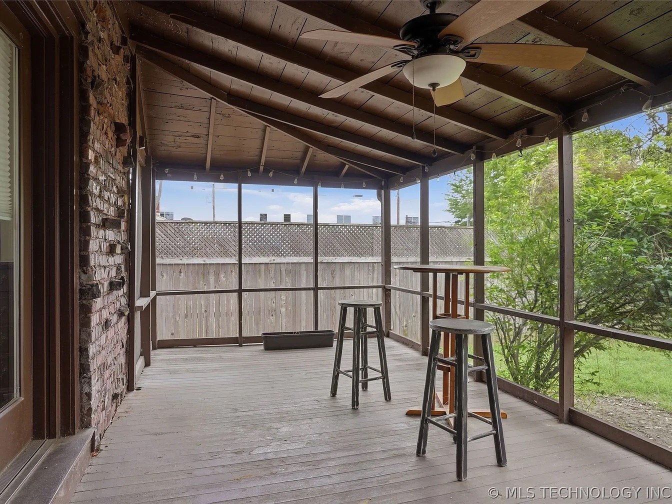 Building Photo - 1623 S Victor Ave