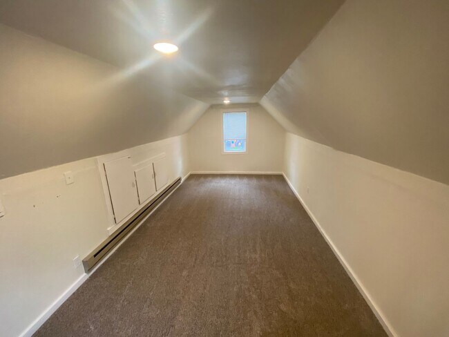 Building Photo - Rent Special!!!! **Half Off the First Mont...