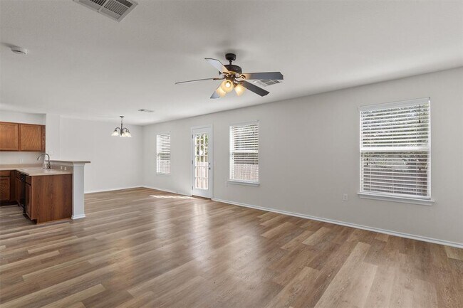 Building Photo - 5825 Silver Screen Dr