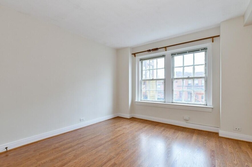 Building Photo - 534 Beacon St
