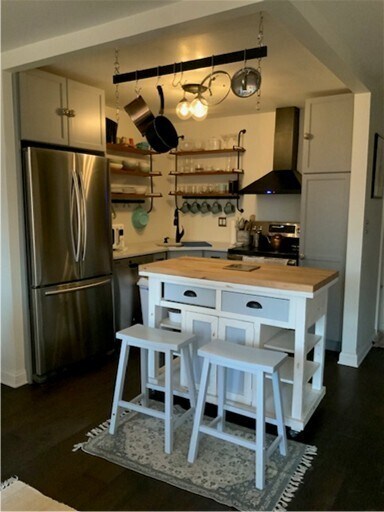 Building Photo - 111 E Chestnut St