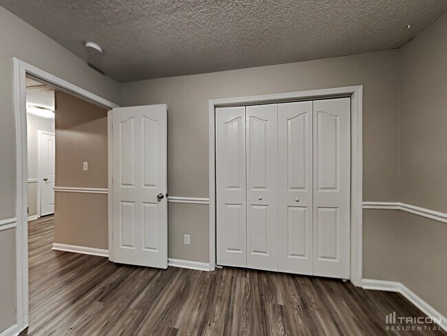 Building Photo - 8800 Willow Crest Dr