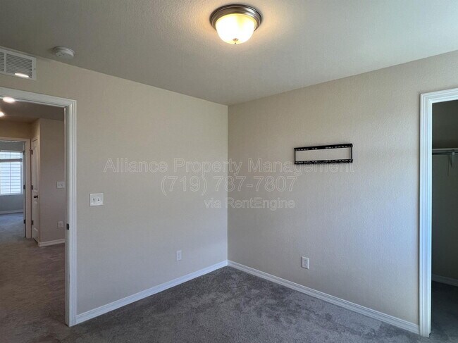 Building Photo - 10051 Ledgestone Terrace