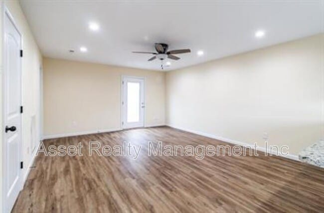 Building Photo - 932 Warrior Hill Dr