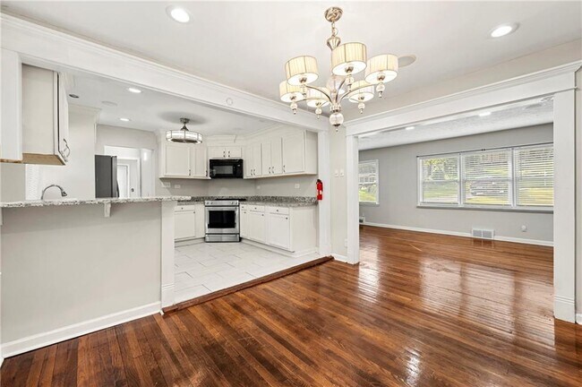Building Photo - 2229 Beecher Cir SW