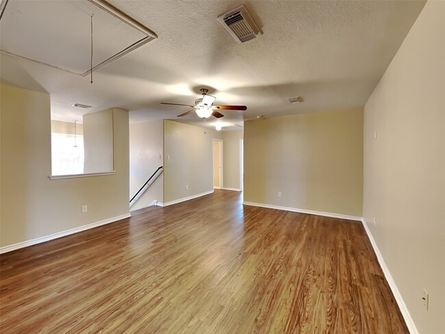 Building Photo - 226 Golden Oak Dr