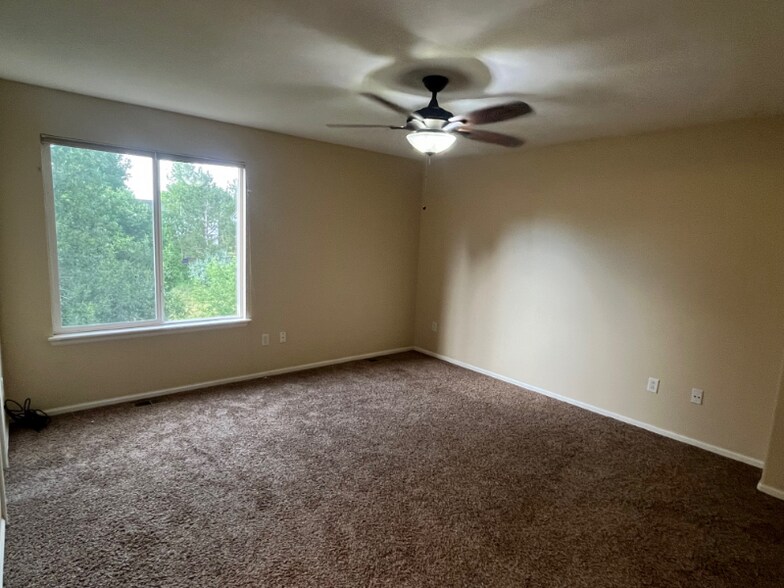 Building Photo - 1846 Twin Lakes Cir