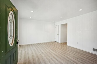 Building Photo - 3019 Sunset Ln