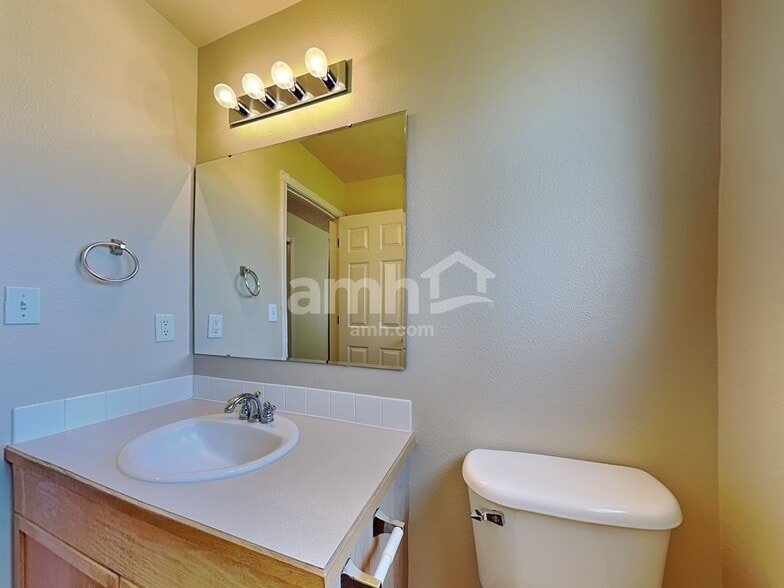 Building Photo - 584 N Nebula Ave