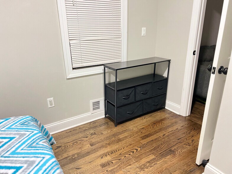 Building Photo - 941 Valley St